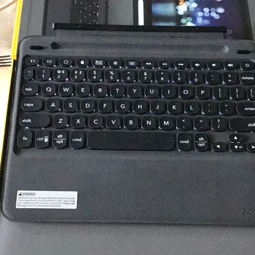 ZAGG Slim Book Go Ultra-Slim keyboard & detachable case